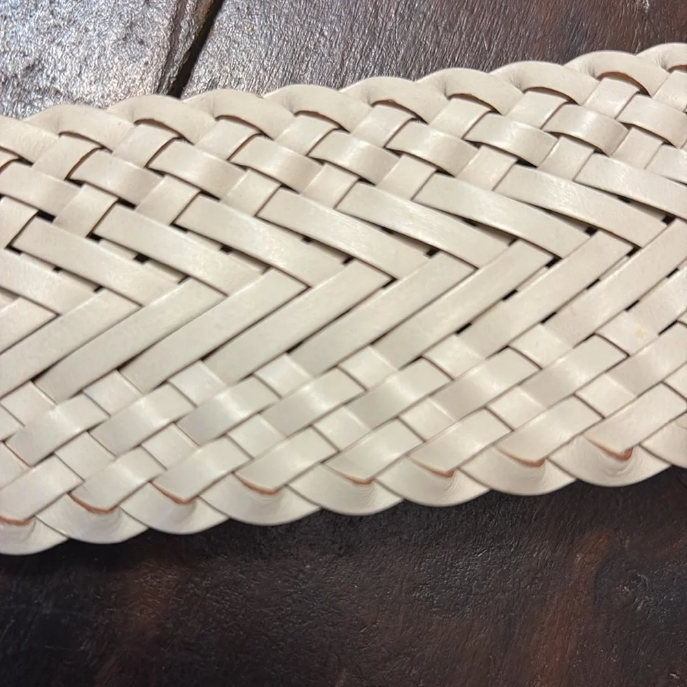 White Braided Women’s Wide Belt- Excellent Used Condition- Size L